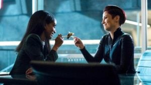 Supergirl S6 E14 Teases Kelly and Alex’s Romantic Crimefighting Scene