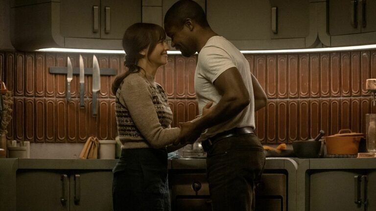 Rashida Jones and David Oyelowo in Silo