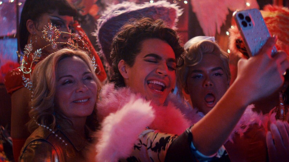 Kim Cattrall & Miss Benny Shine in the Trailer for Netflix’s ‘Glamorous’