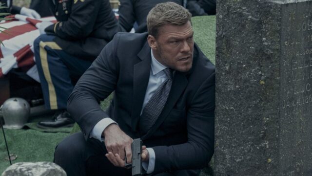 Alan Ritchson in Reacher