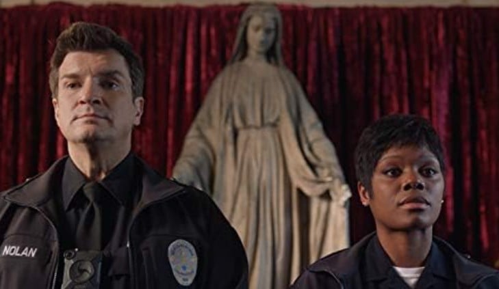 Nathan Fillion and Afton Williamson in The Rookie